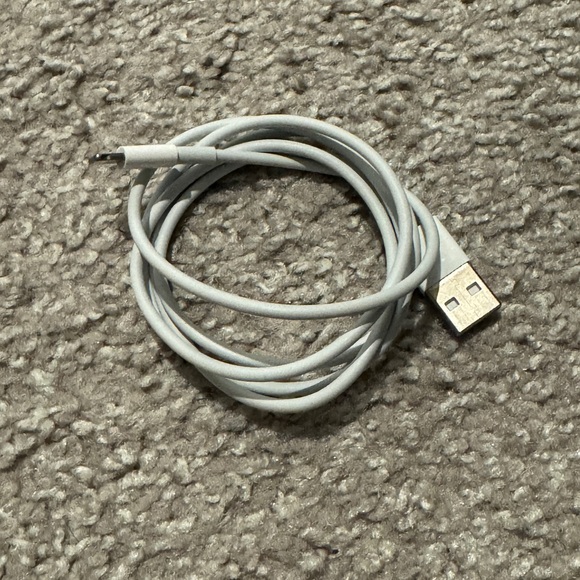 Apple iPhone Cord Bundle - Picture 8 of 9
